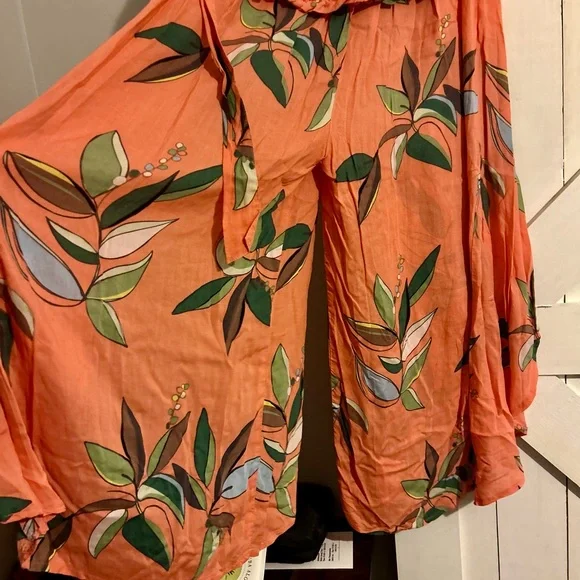 Lascana 2 piece crop top and palazzo pants, faded/soft orange background, floral - Picture 7 of 7